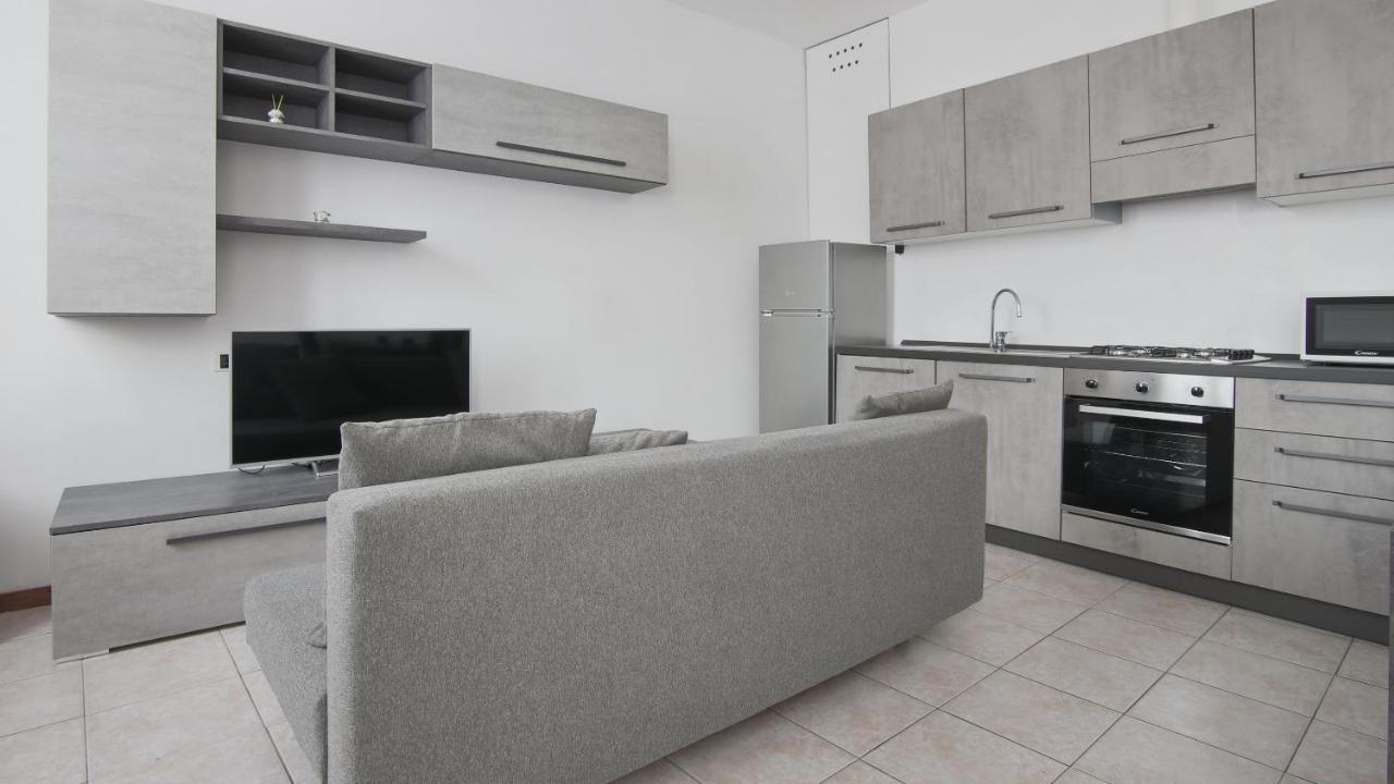 Italianway - Piazza Amendola 14 Apartman Como Kültér fotó