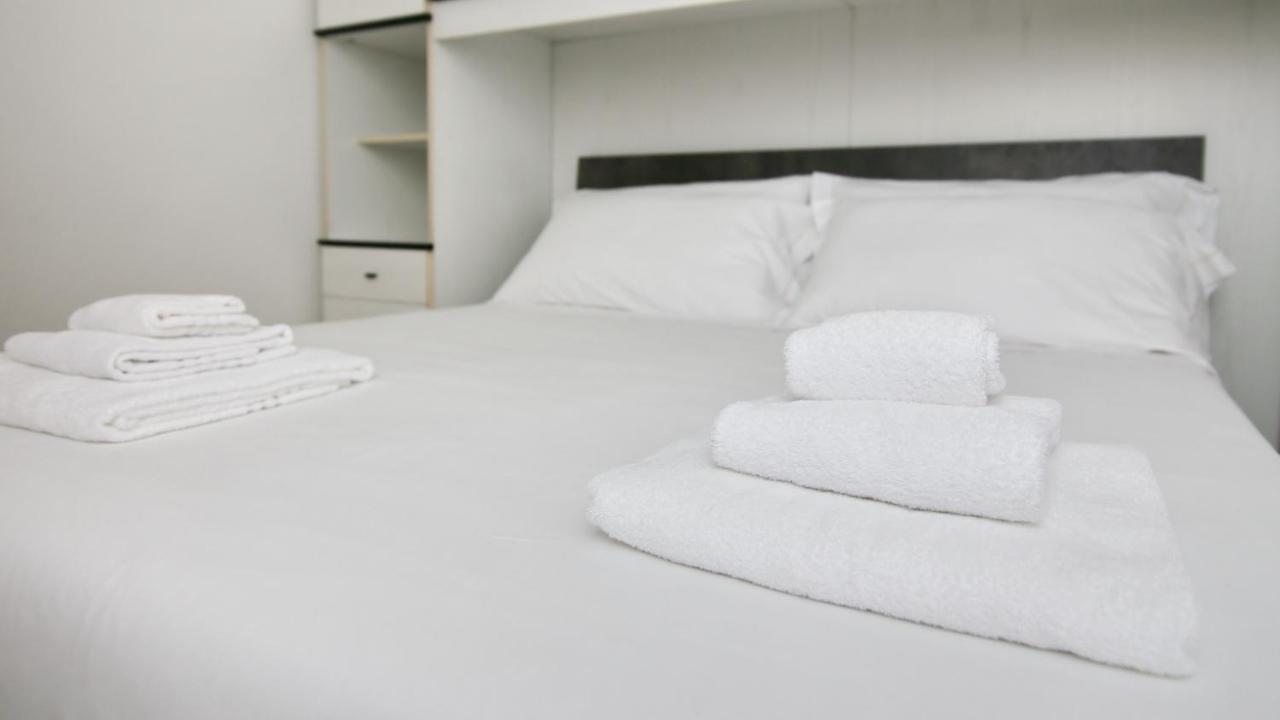 Italianway - Piazza Amendola 14 Apartman Como Kültér fotó