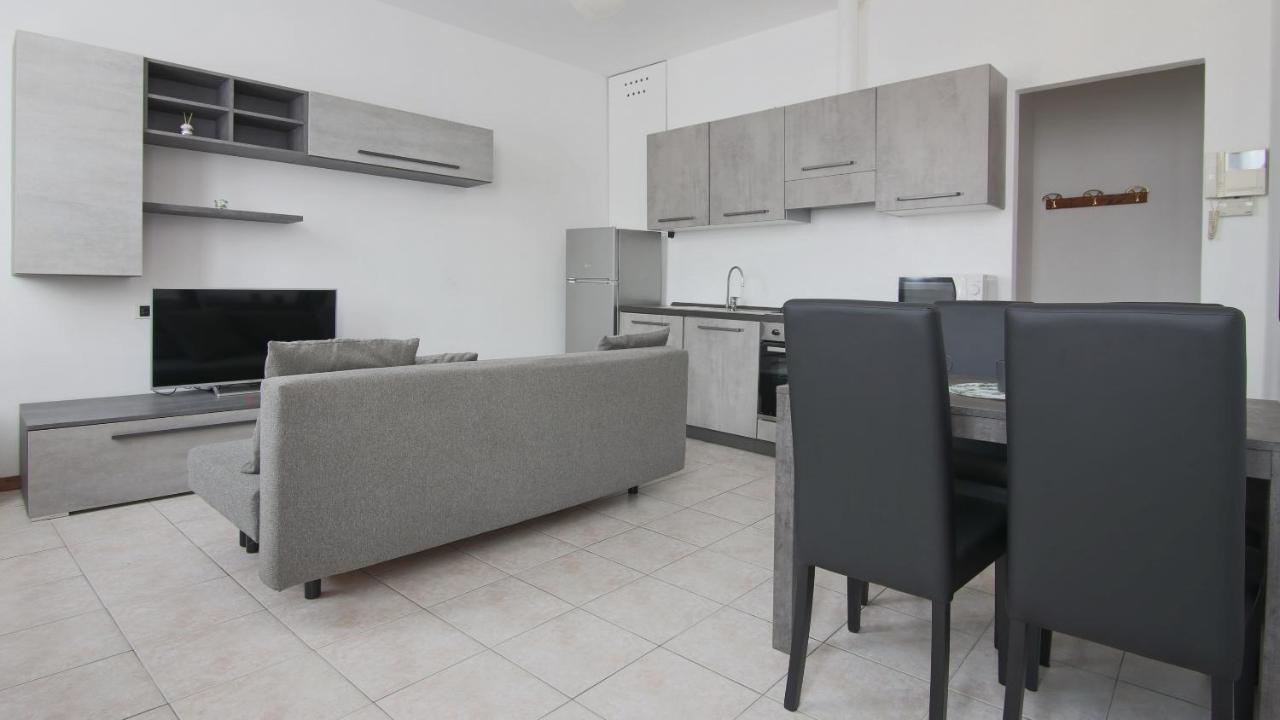 Italianway - Piazza Amendola 14 Apartman Como Kültér fotó