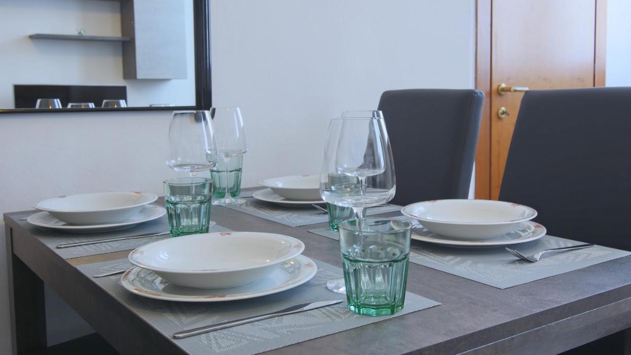 Italianway - Piazza Amendola 14 Apartman Como Kültér fotó