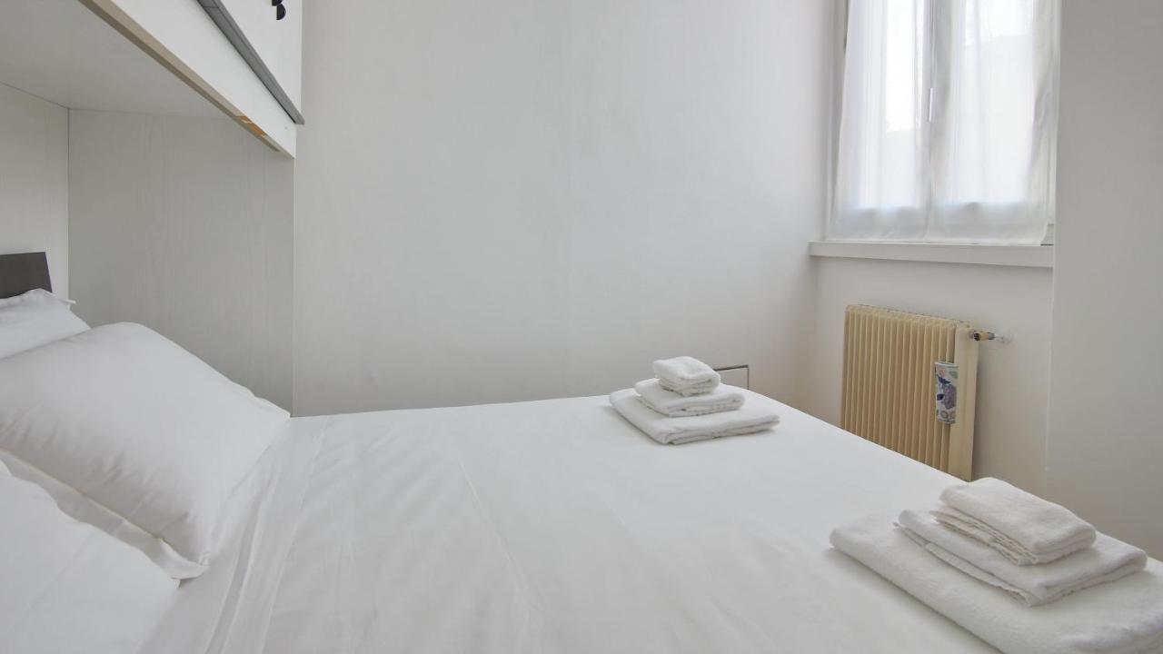 Italianway - Piazza Amendola 14 Apartman Como Kültér fotó